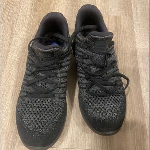 Nike women’s black sneakers